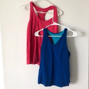 2 active wear tanks